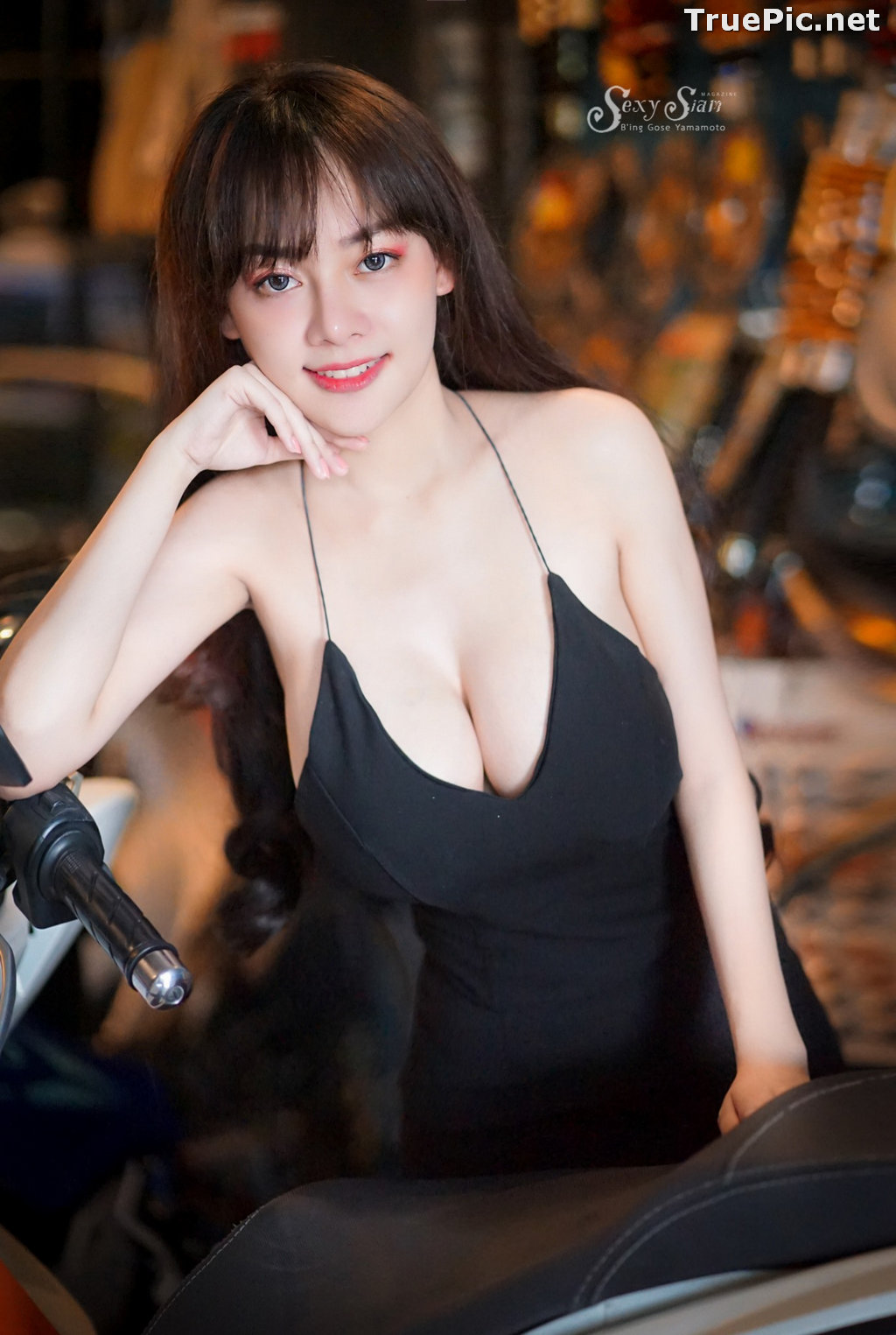 Image Thailand Model - จุ๊ปเปอร์ จุ๊ป - Sexy Black Car Girl - TruePic.net - Picture-4