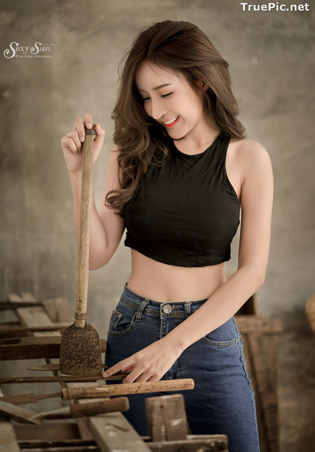 Image Thailand Model - Thanyarat Charoenpornkittada - Black Crop Top and Jean - TruePic.net - Picture-9