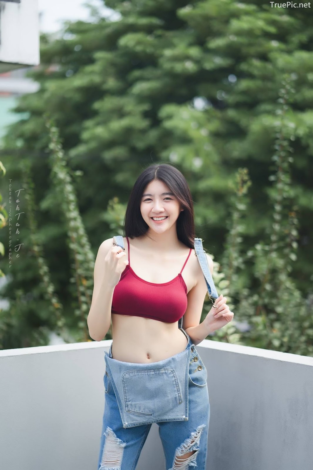 Thailand angel model Sasi Ngiunwan - Red plum bra and jean on a beautiful day - Picture 3