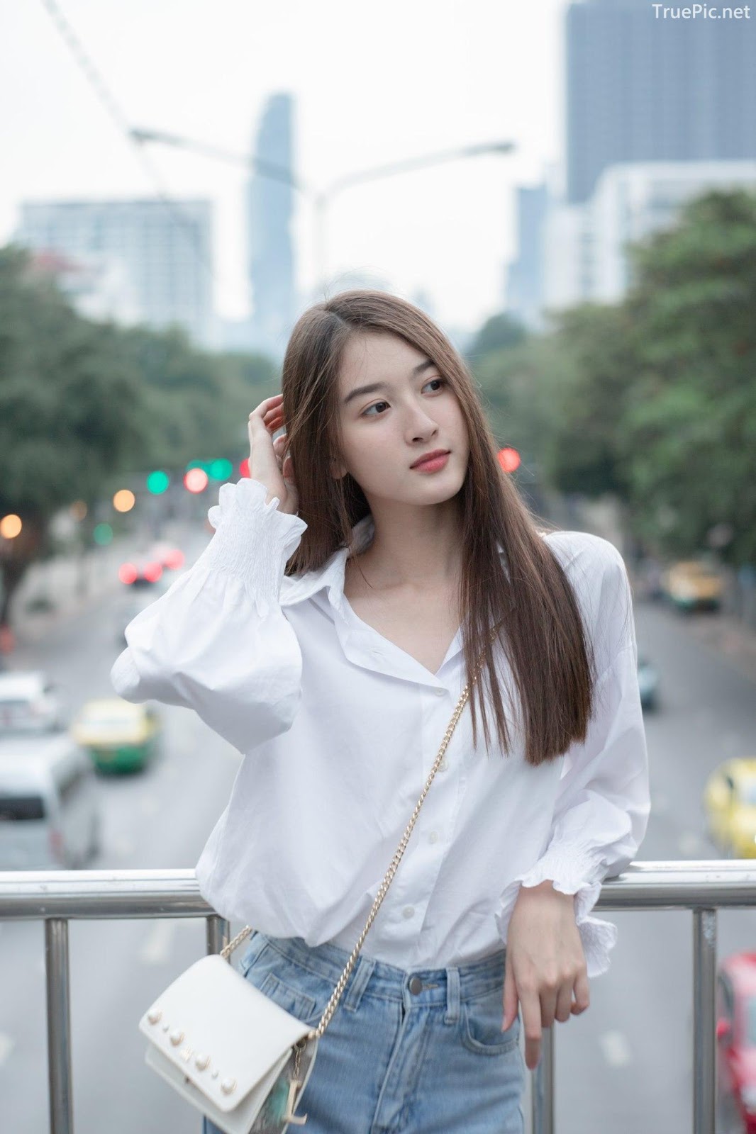 Thailand beaufiful model - View Benyapa - Young charming girl with long hair - Picture 4