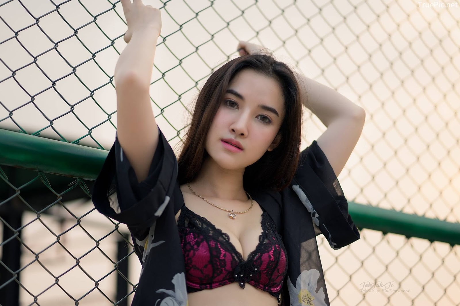 Thailand sexy angel Ploywarin Tippakorn - Black-pink bra and jean on sunset - Picture 11