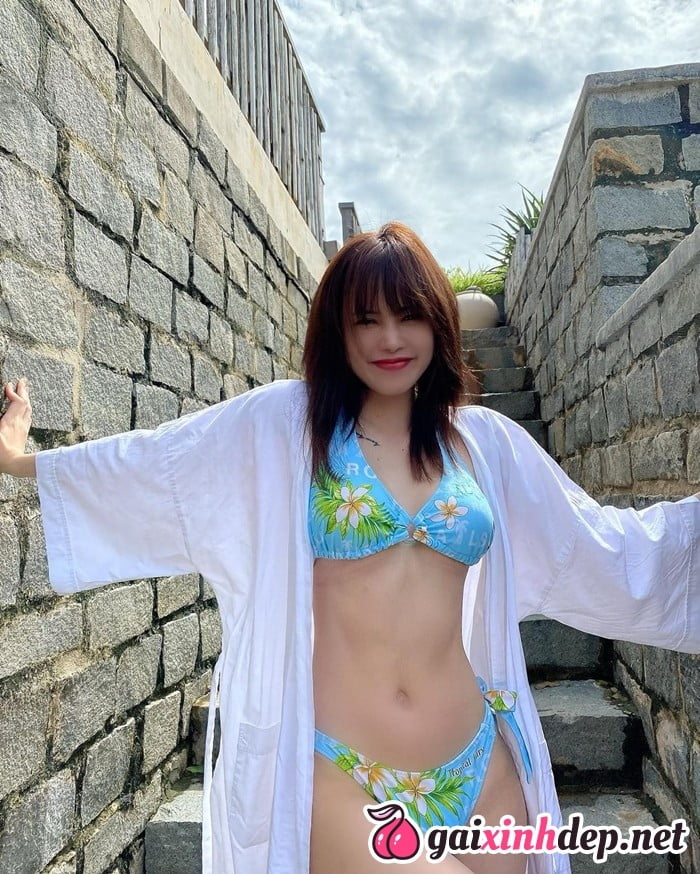 Thiều Bảo Trâm Bikini Sexy