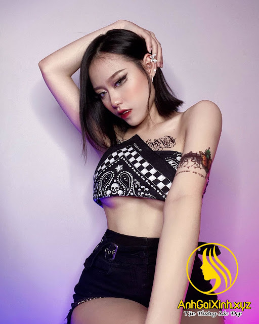 Top 30 ảnh Tiktoker Trà Đặng sexy - Thực hư clip nóng 6p tại phòng ngủ