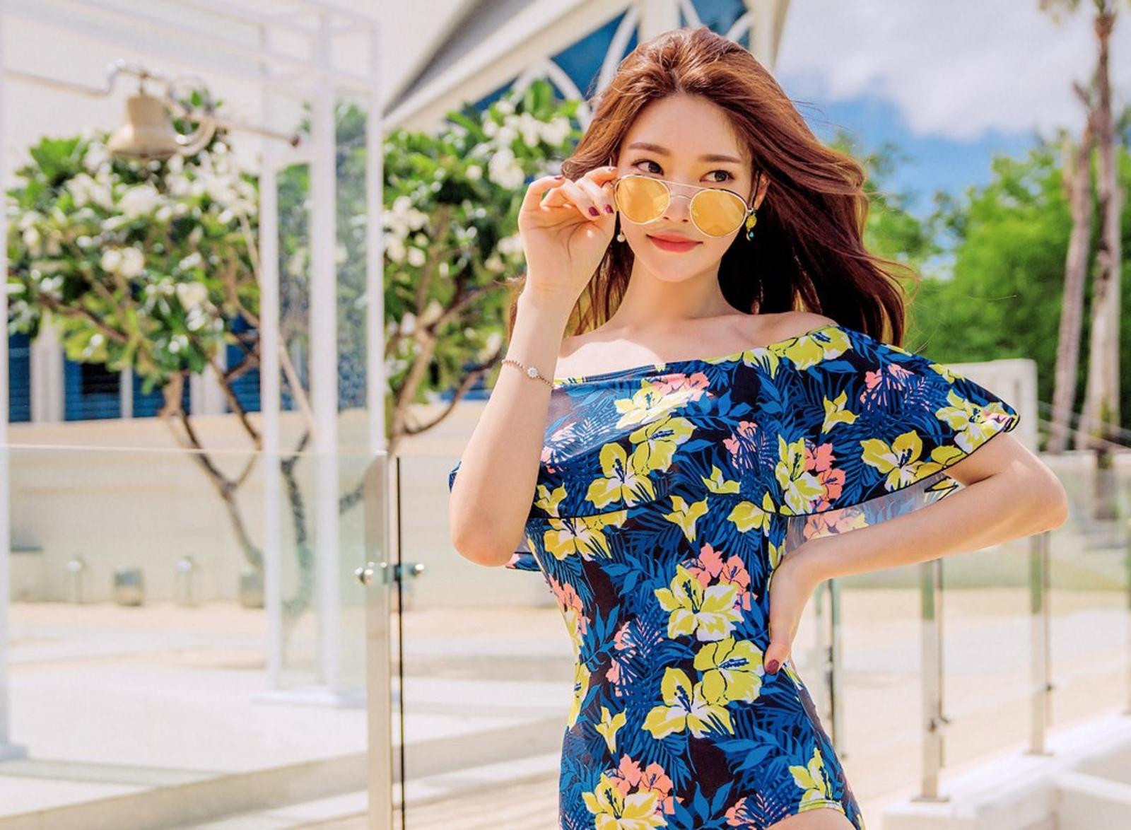 Park Jeong Yoon - 190927 - Lemon-Tulip Floral Swimsuit