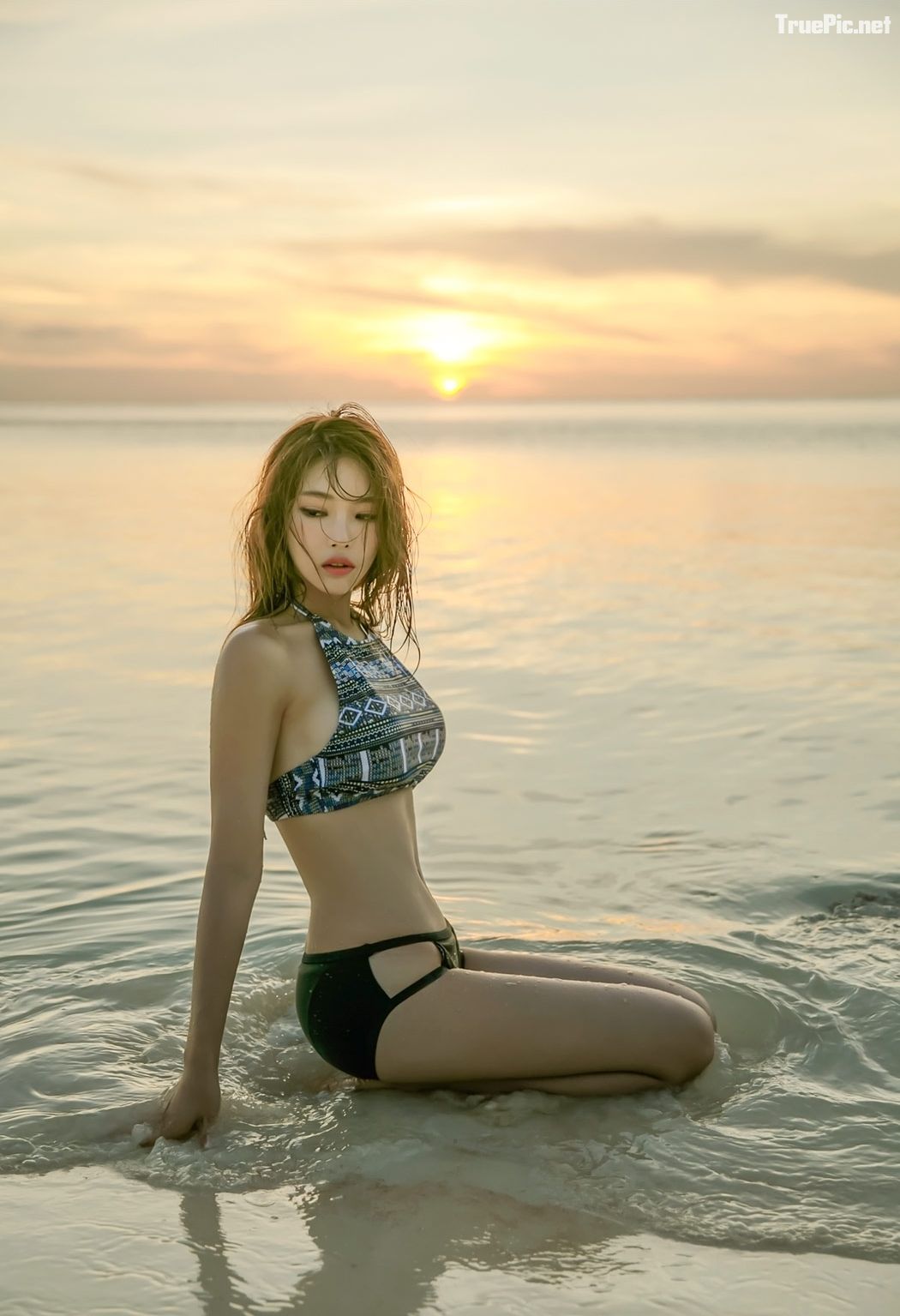 Park Jung Yoon hot korean model charming with sexy bikinis in Summer Collection 2018, TruePic.net