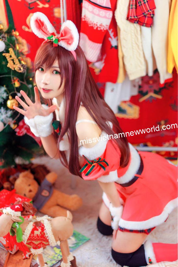 逐月SU thể hiện sự dễ thương của Kizuna Ai qua từng đường nét trong bộ cosplay Giáng Sinh